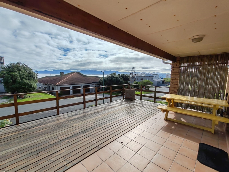 3 Bedroom Property for Sale in Perlemoenbaai Western Cape